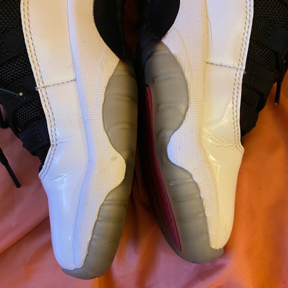 AIR JORDAN 11 RETRO LOW GS 'TUXEDO' - Picture 6 of 11